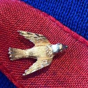 Avon vintage 1976 Gilded Bird Pin